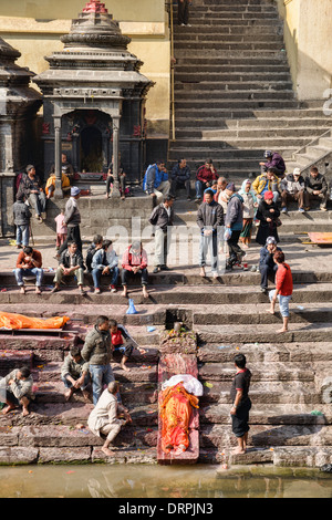 cremation ceremony at Pashtupatinath, Kathmandu, Nepal Stock Photo