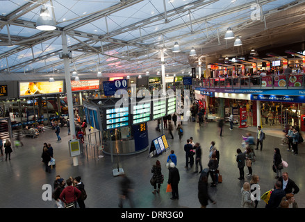 Crowded concourse at Manchester Piccadilly Railway Station, Manchester, England, UK. Stock Photo