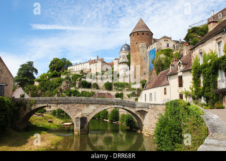 Castle and Pont Pinard over the river Armancon in the historic town of Semur en Auxois in Burgundy, France. Stock Photo