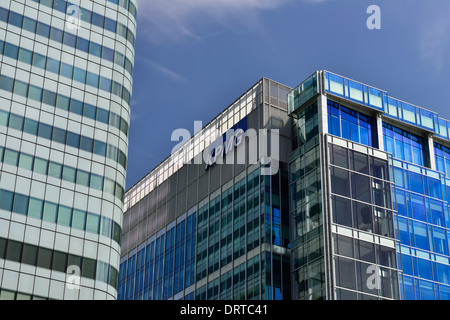 KPMG Building At Canada Square Stock Photo - Alamy