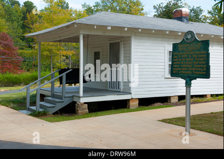 USA Mississippi MS Miss Tupelo Elvis Presley birthplace home birth - exterior of the original childhood home house Stock Photo