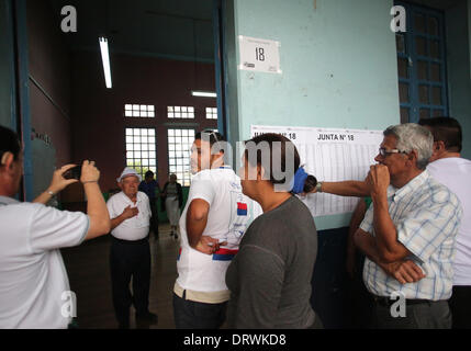 San Jose, Costa Rica. 2nd Feb, 2014. Citizens wait to vote during the presidential elections, in San Jose, capital of Costa Rica, on Feb. 2, 2014. Costa Ricans goes to the polls on Sunday for presidential and legislative elections. © Kent Gilbert/Xinhua/Alamy Live News Stock Photo