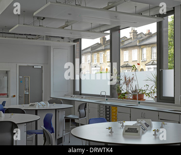 St Thomas the Apostle College, London, United Kingdom. Architect: Allies and Morrison, 2013. Science lab. Stock Photo
