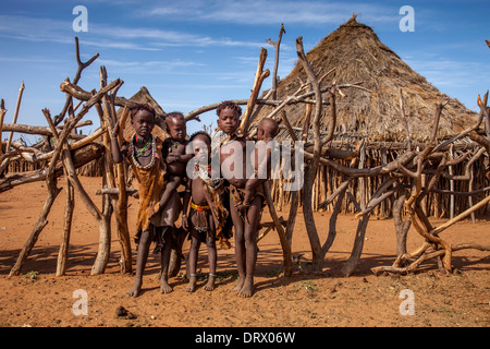 A Group Of Children At A Hamer Tribal Village near Turmi, Omo Valley, Ethiopia Stock Photo