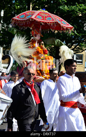 Parade through Forest Gate East London, to celebrate the 25th Anniversary of the East London SKS Swaminarayan Temple Stock Photo