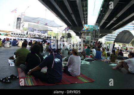 Bangkok Thailand. 4 Fabuary 2014. Anti-governments during a rally at  Saladang intersection. Thailand's prolonged political crisis could cost the country 30-40 billion baht (923 million to 1.2 billion US dollar) in lost tourism revenues this year since three months of anti-government protests in Bangkok. Stock Photo