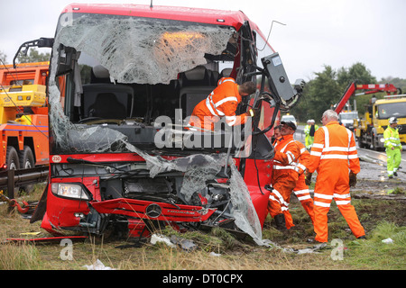 COACH CRASH ON THE A1 NEAR HUNTINGDON CAMBRIDGESHIRE AFTER IT HIT AN OVERTURNED LORRY Stock Photo