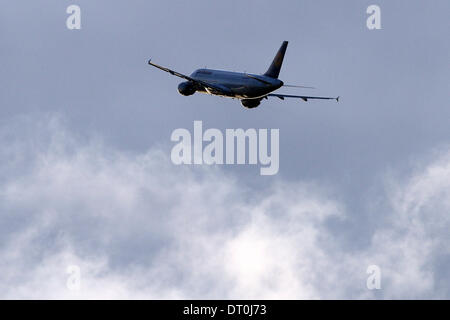 Duesseldorf, Germany. 28th Jan, 2014. An Lufthansa Airbus A320-200 takes off from Duesseldorf International Airport in Duesseldorf, Germany, 28 January 2014. Photo: Kevin Kurek/dpa/Alamy Live News Stock Photo