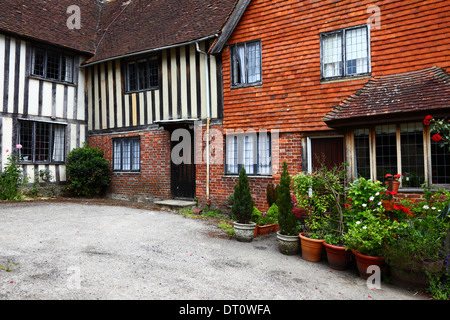 Historic cottages in Leicester Square  , Penshurst , Kent , England Stock Photo