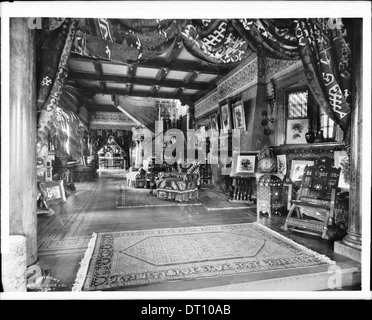 The DeLongpre residence, located on Hollywood Boulevard, is ...