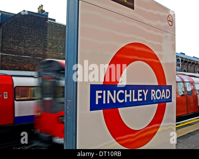 Roundel at Finchley Road Underground Station platform, London, England, United Kingdom Stock Photo