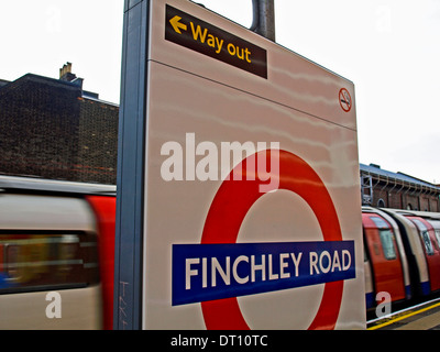 Roundel at Finchley Road Underground Station platform, London, England, United Kingdom Stock Photo