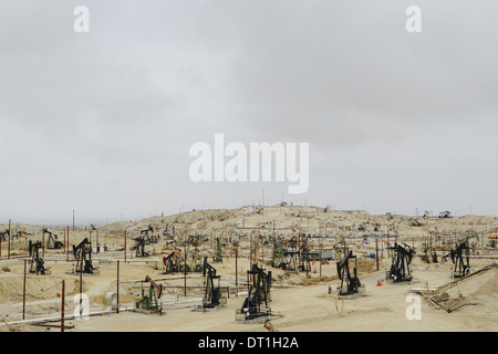 Oil rigs and wells in the Midway-Sunset shale oil fields the largest in California Stock Photo