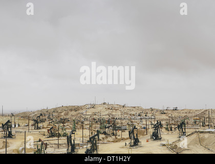 Oil rigs and wells in the Midway-Sunset shale oil fields the largest in California Stock Photo