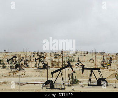 Oil rigs and wells in the Midway-Sunset shale oil fields the largest in California Stock Photo