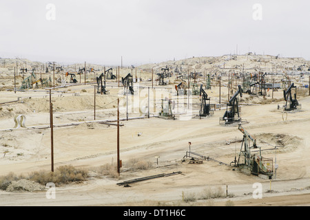 Oil rigs and wells in the Midway-Sunset shale oil fields the largest in California Stock Photo