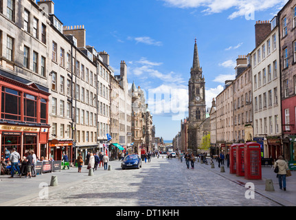 The High Street in Edinburgh old town, the Royal Mile, Edinburgh, Lothian, Scotland, United Kingdom, Europe Stock Photo