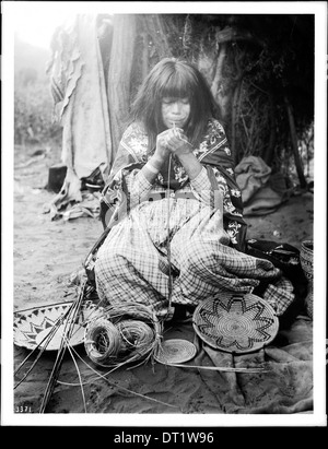 Havasupai Indian woman basket maker, ca.1900 Stock Photo