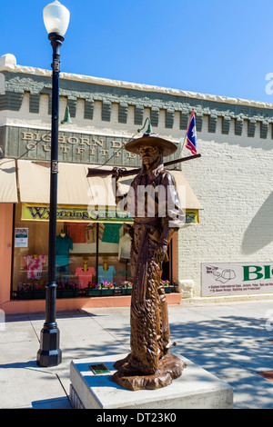 Cowboy statue in Grinnell Plaza in historic downtown Sheridan, Wyoming, USA Stock Photo