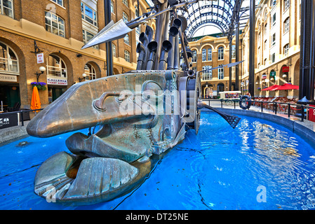 'The Navigators'' 1987 by David Kemp in Hay's Galleria (formerly Hay's Wharf), London, England Stock Photo