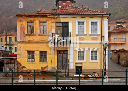 Half-abandoned house (inheritance issues?) in Florina town, Macedonia, Greece Stock Photo