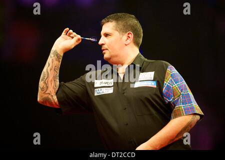 Liverpool, UK. 06th Feb, 2014. Gary Anderson in action during the first round of the Premier League Darts from the Echo Arena. Credit:  Action Plus Sports/Alamy Live News Stock Photo