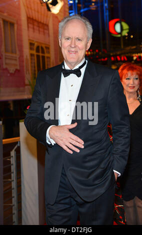 John Lithgow arrives on the red carpet for the 97th Academy Awards in ...