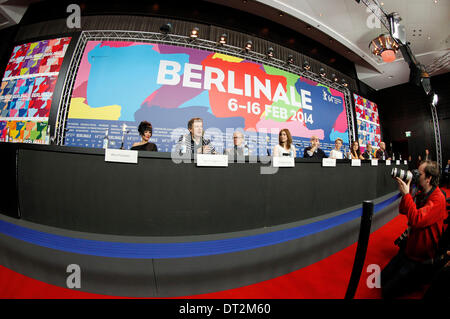 Berlin, Germany. 6th Feb, 2014. Mitra Farahani, Michel Gondry, Christoh Waltz, Greta Gerwig, James Schamus, Trine Dyrholm during the Jury press conference at the 64th Berlin International Film Festival / Berlinale 2014 on February 6, 2014 in Berlin, Germany. Credit:  dpa/Alamy Live News Stock Photo