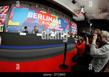 Berlin, Germany. 6th Feb, 2014. Mitra Farahani, Michel Gondry, Christoh Waltz, Greta Gerwig, James Schamus, Trine Dyrholm during the Jury press conference at the 64th Berlin International Film Festival / Berlinale 2014 on February 6, 2014 in Berlin, Germany. Credit:  dpa/Alamy Live News Stock Photo