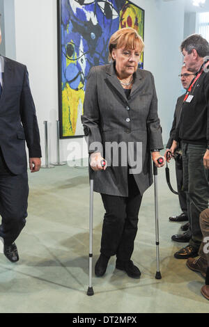 Berlin, Germany. 06th Feb, 2014. German Chancellor Angela Merkel on crutches Ski Injury in the federal press conference at the Chancellery in Berlin on Thursday 06.February 2013 Credit:  dpa picture alliance/Alamy Live News Stock Photo