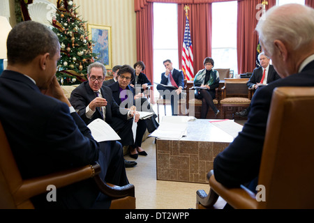 US President Barack Obama and Vice President Joe Biden meet with U.S. Trade Representative Mike Froman and Commerce Secretary Penny Pritzker in the Oval Office of the White House December 16, 2013 in Washington, DC. Stock Photo