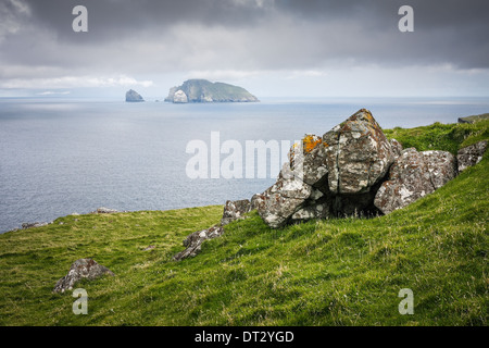 Looking towards Boreray and Stac Lee and Stac an Armin from Hirta, St Kilda with a cleit in the foreground Stock Photo