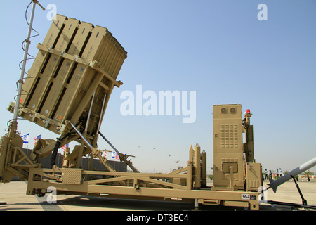 IRON DOME Israel air defense missile system. Photo: IDF Stock Photo - Alamy