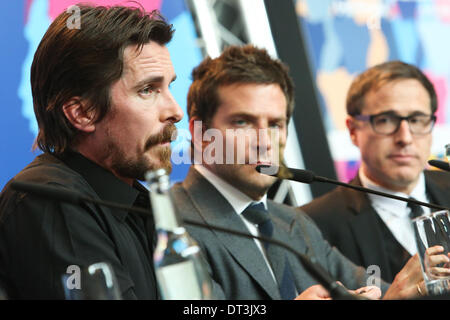 Berlin, Germany. 7th Feb, 2013. (L-R) Actor Christian Bale, Bradley Cooper and director David O. Russell attend a press conference to promote the movie 'American Hustle' at the 64th Berlinale International Film Festival in Berlin, Germany, on Feb. 7, 2013. Credit:  Zhang Fan/Xinhua/Alamy Live News Stock Photo