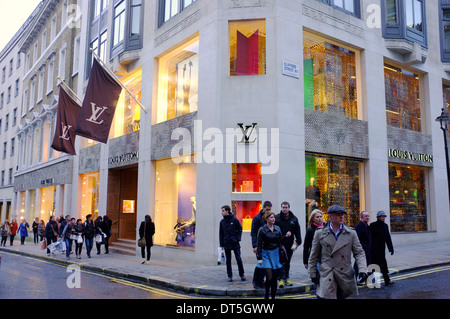 Louis Vuitton store on the corner of Rodeo Drive and Dayton Way in  Hollywood Stock Photo - Alamy