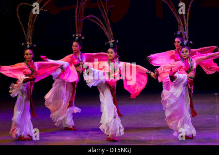 Toronto, Canada. 9th Feb, 2014. Chinese artists perform dance 'Slender Waist' during the Chinese New Year Carnival 2014 at Sony Centre for the Performing Arts in Toronto, Canada, Feb. 9, 2014. Staged by Broadcast National Orchestra of China, this year's Chinese New Year Carnival, a seven-city, eight-show Canada tour, started here to celebrate the Spring Festival and show Canadians the appealing power of Chinese culture on Sunday. © Zou Zheng/Xinhua/Alamy Live News Stock Photo