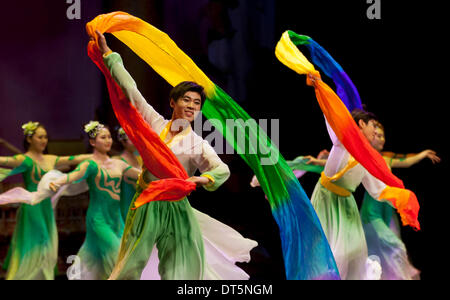 Toronto, Canada. 9th Feb, 2014. Chinese artists perform dance 'Jasmine Blossom' during the Chinese New Year Carnival 2014 at Sony Centre for the Performing Arts in Toronto, Canada, Feb. 9, 2014. Staged by Broadcast National Orchestra of China, this year's Chinese New Year Carnival, a seven-city, eight-show Canada tour, started here to celebrate the Spring Festival and show Canadians the appealing power of Chinese culture on Sunday. © Zou Zheng/Xinhua/Alamy Live News Stock Photo