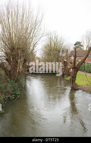 Reading, Berkshire, UK. 9th February 2014. Floodwaters threaten ...