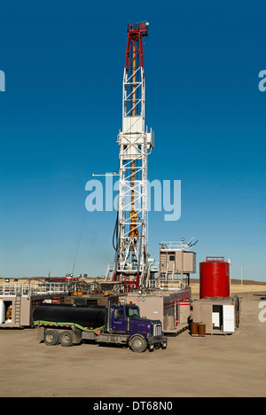 Canada, Alberta, Del Bonita, CanElson Drilling Inc of Calgary fracking for tight shale oil in wheat field at edge of Bakken Play Stock Photo