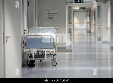 Berlin, Germany. 05th Feb, 2014. A hospital bed stands in a corridor of the neonatal intensive care unit at the university hospital Charite in Berlin, Germany, 05 February 2014. Photo: Britta Pedersen/dpa/Alamy Live News Stock Photo