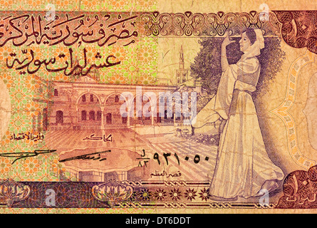 Ten Syrian pounds banknote fragment used macro Stock Photo - Alamy
