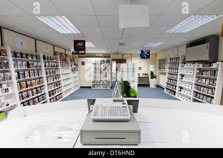 Multi media retail store - DVD, PC games, music CD's with no assistants ...
