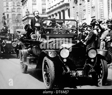 ALBERT EINSTEIN (1879-1955) German-American theoretical physicist is welcomed on his first visit to New York in 1921. Stock Photo
