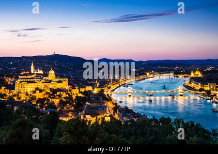 Night view with Szechenyi Chain Bridge on river Danube, Budapest, with Orszaghaz Hungary Parliament building. Stock Photo