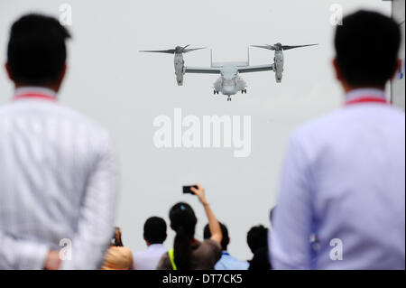 Singapore. 11th Feb, 2014. A U.S. Marine Corps' MV-22 'Osprey' tilt rotor aircraft performs during the Singapore Airshow held at Singapore's Changi Exhibition centre, Feb. 11, 2014. The 6-day Singapore Airshow opened here Tuesday. Credit:  Then Chih Wey/Xinhua/Alamy Live News