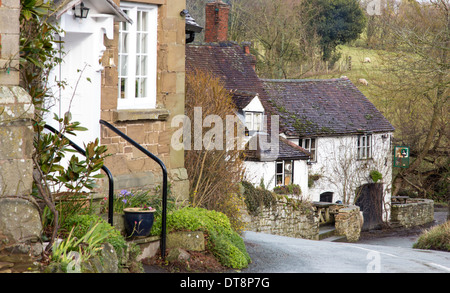 Country cottage and the Royal Oak pub in the Shropshire village of Cardington, England, UK Stock Photo