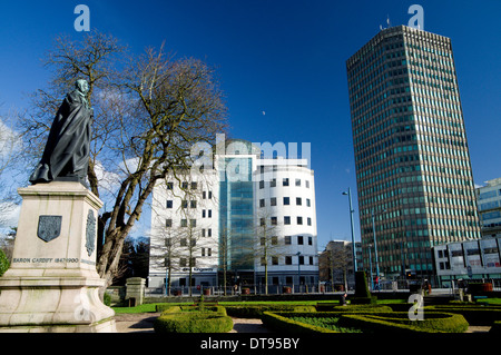 No One Kingsway office building and statue of the Marquise of Bute, The Kingsway, Cardiff, Wales. Stock Photo