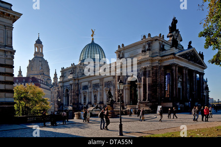 Dresden, Kunstakademie rechts und Frauenkirche Stock Photo