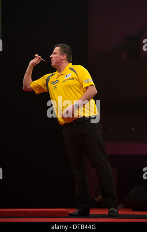Bournemouth, UK. 13th Feb, 2014. Dave Chisnall in action against Peter Wright during the Premier League darts from the BIC in Bournemouth. Credit:  Action Plus Sports/Alamy Live News Stock Photo
