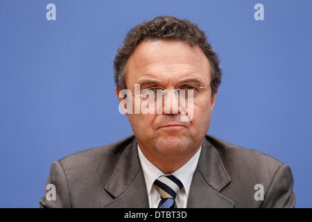 Berlin, Germany.February 14th, 2014. German Agriculture Minister Hans-Peter Friedrich (CSU) withdraws because of case Edathy. / Picture: (Archiev Picture  November 20th, 2013) Hans-Peter Friedrich (CSU), former German Minister of Interior and actually Minister of Agriculture, during a Press conference at Federal press conference in Berlin. Stock Photo